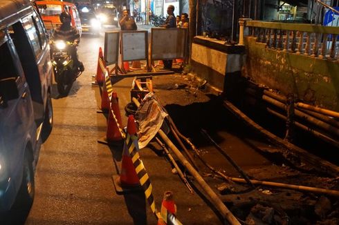 Jembatan Kali Mampang Depok Ambles, Warga Diimbau Pilih Jalur Lain