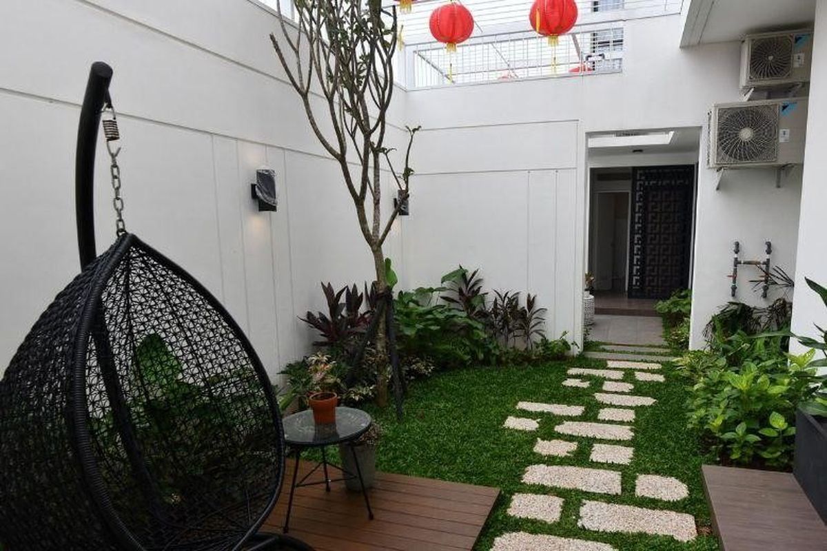 Taman di area belakang rumah di rumah contoh Cassia.