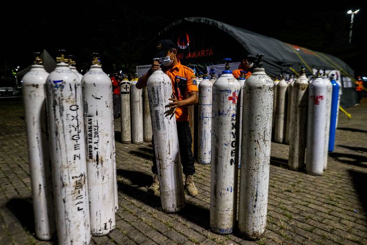 Officers unload oxygen-filled cylinders from trucks at the Oxygen Rescue Emergency Post, National Monument (Monas) area, Central Jakarta, Tuesday, July 6, 2021. A total of 132 oxygen cylinders from the Industrial Gas Factory (PGI) belonging to Krakatau Steel for 12 hospitals in Jakarta provided by the Jakarta Province today in line with the high number of active Covid-19 cases in Jakarta.