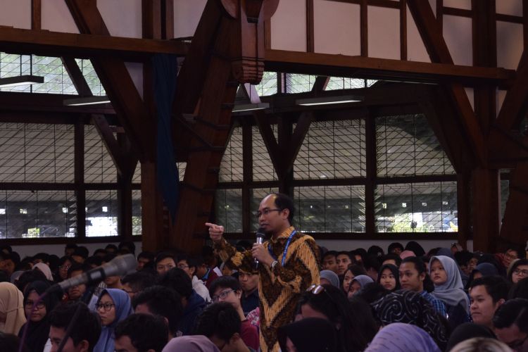 Pada kuliah umum ke-4078, Institut Teknologi Bandung (ITB) menghadirkan Prof. Khoirul Anwar mengupas era 5G di masa depan (14/11/2018).