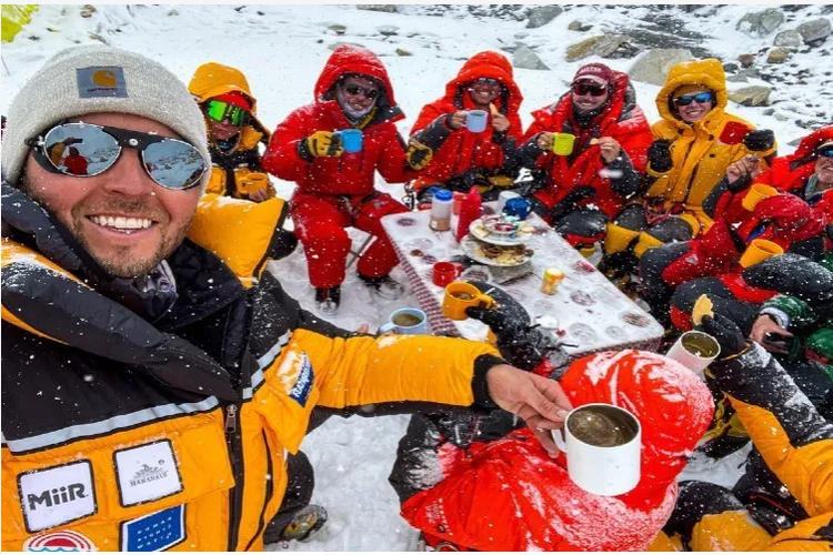 Pesta minum teh di Gunung Everest
