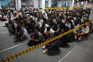 Buruh Berpendidikan: Setelah Dapat Kerja, Masih Cari Kerja