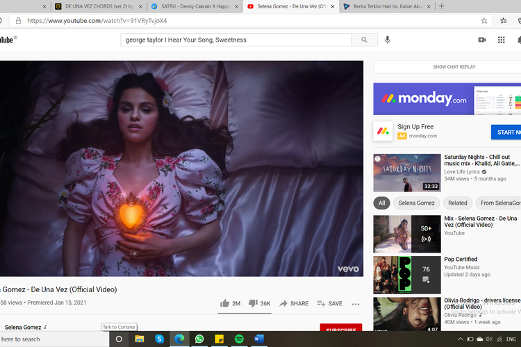 Selena Gomez dalam video klip lagu De Una Vez