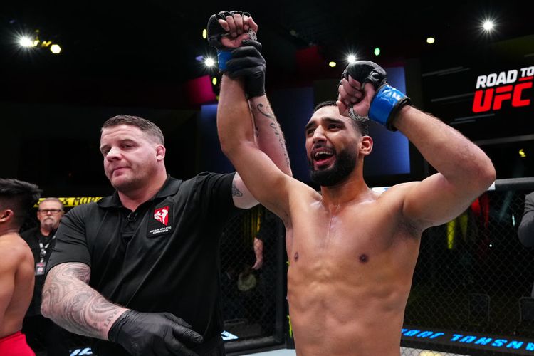 Petarung asal India, Anshul Jubli, menyudahi perlawanan Jeka Saragih pada ronde kedua final Road to UFC dengan kemenangan TKO di UFC Apex, Las Vegas, Nevada, Amerika Serikat pada Minggu (5/2/2023) siang WIB.