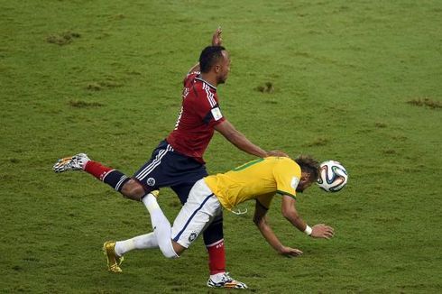 Ini Tanggapan Zuniga soal Tulang Belakang Neymar yang Retak
