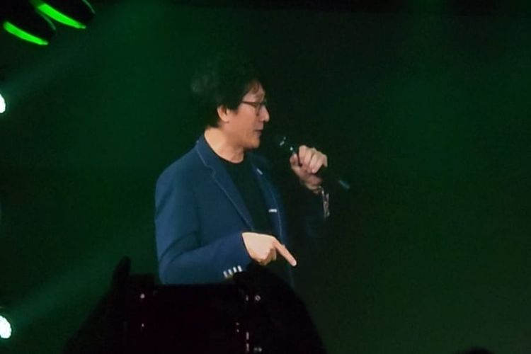 Aktor Ke Huy Quan berbicara di panggung D23 Expo 2022 di Anaheim Convention Center, Anaheim, California, Sabtu (10/9/2022).