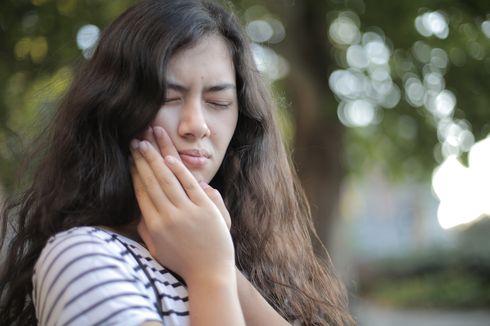 Penyebab Sakit Gigi dan Cara Mengatasinya dengan Obat Rumahan