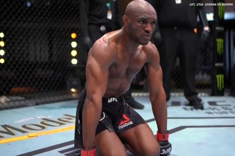 Kamaru Usman usai mengalahkan Gilbert Burns pada UFC 258