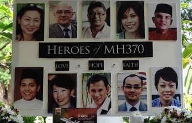 Foto awak kabin pesawat Malaysia Airlines MH370 yang hilang, ditampilkan saat doa bersama di sebuah sekolah di Petaling Jaya, Malaysia, 8 Maret 2016.