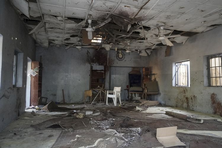 Situasi bangunan yang diledakkan di pasar Gamboru, Maiduguri, Nigeria, 25 Desember 2025. Ledakan ini menewaskan sedikitnya tujuh orang.