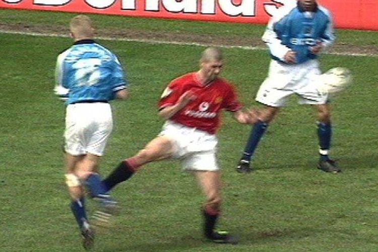 Insiden tekel horor pemain Manchester United, Roy Keane, ke bek Manchester City, Alf-Inge Haaland, pada derbi Manchester, 21 April 2001.
