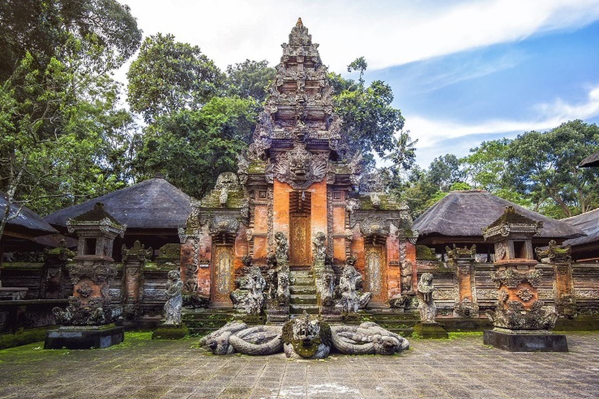 Ilustrasi Bali - Pura yang terletak di Monkey Forest.