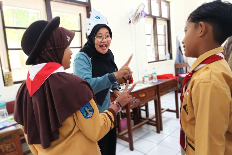Cara Unik Guru di Magetan Hilangkan Ketakutan Anak pada Matematika, Nilai 60 Jadi 100