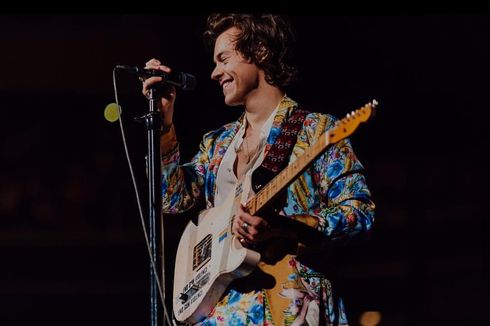 Para Pemusik Legendaris yang Jadi Inspirasi Mode Harry Styles