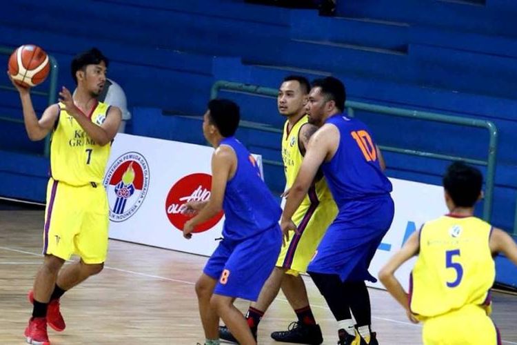  Emtek yang sebelumnya menang tipis 28-26 atas tim basket Kompas Gramedia pada laga terakhir hari ini. Pertandingan berjalan seru dan ketat hingga detik terakhir kuarter empat