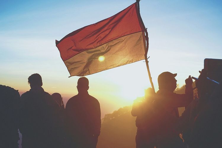 Hari Kebangkitan Nasional (disingkat Harkitnas) diperingati bangsa Indonesia pada tanggal 20 Mei setiap tahunnya.
