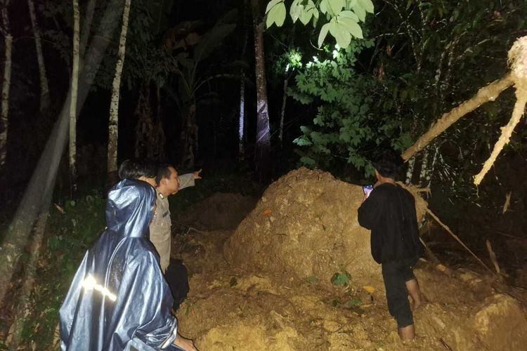 Hujan Deras Picu Longsor di Batangtoru Tapsel, Ibu dan Anak Tertimbun Material Tanah