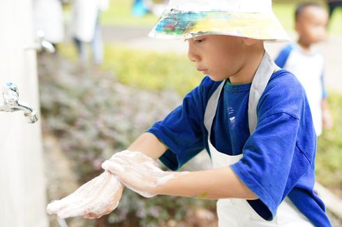 Jelang Endemi, Ajari Anak Mempertahankan Kebiasaan Mencuci Tangan