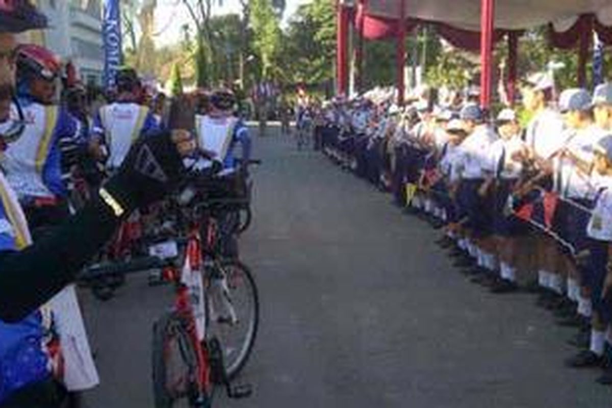 Siswa SMA Bukit Asam dan SMP 1 Muara Enim ikut melepas tim JSJP mengawali etape ke-6 Muara Enim-Prabumulih