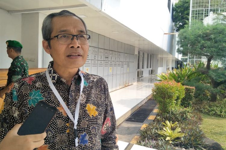 Wakil Ketua Komisi Pemberantasan Korupsi (KPK) Alexander Marwata selepas tes kesehatan capim KPK di RSPAD Gatot Subroto, Senin (26/8/2019). 