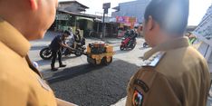 Pemkot Pekanbaru Dibantu Pemprov Riau Perbaiki Jalan Rusak 