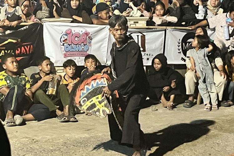 Seni Ebeg di Pangandaran yang Digandrungi, Ketika Penari dan Penonton Lebur dalam Wuru