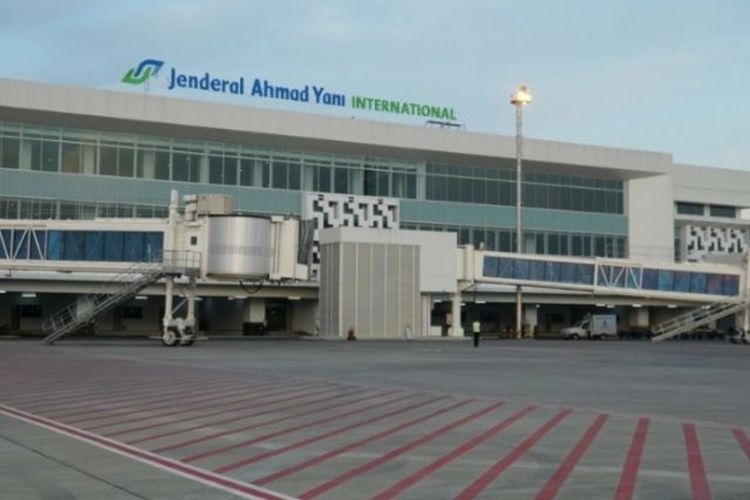 Bandara Ahmad Yani Semarang tempat pendaratan darurat pesawat Citilink nomor penerbangan QG 483, Minggu (15/5). 
