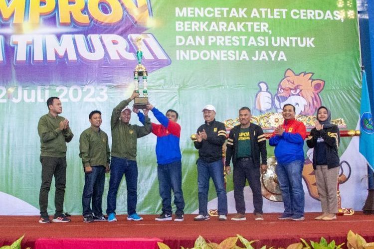 Tim Universitas Negeri Surabaya (Unesa) yang meraih juara umum pada Pomprov Jawa Timur II 2023.