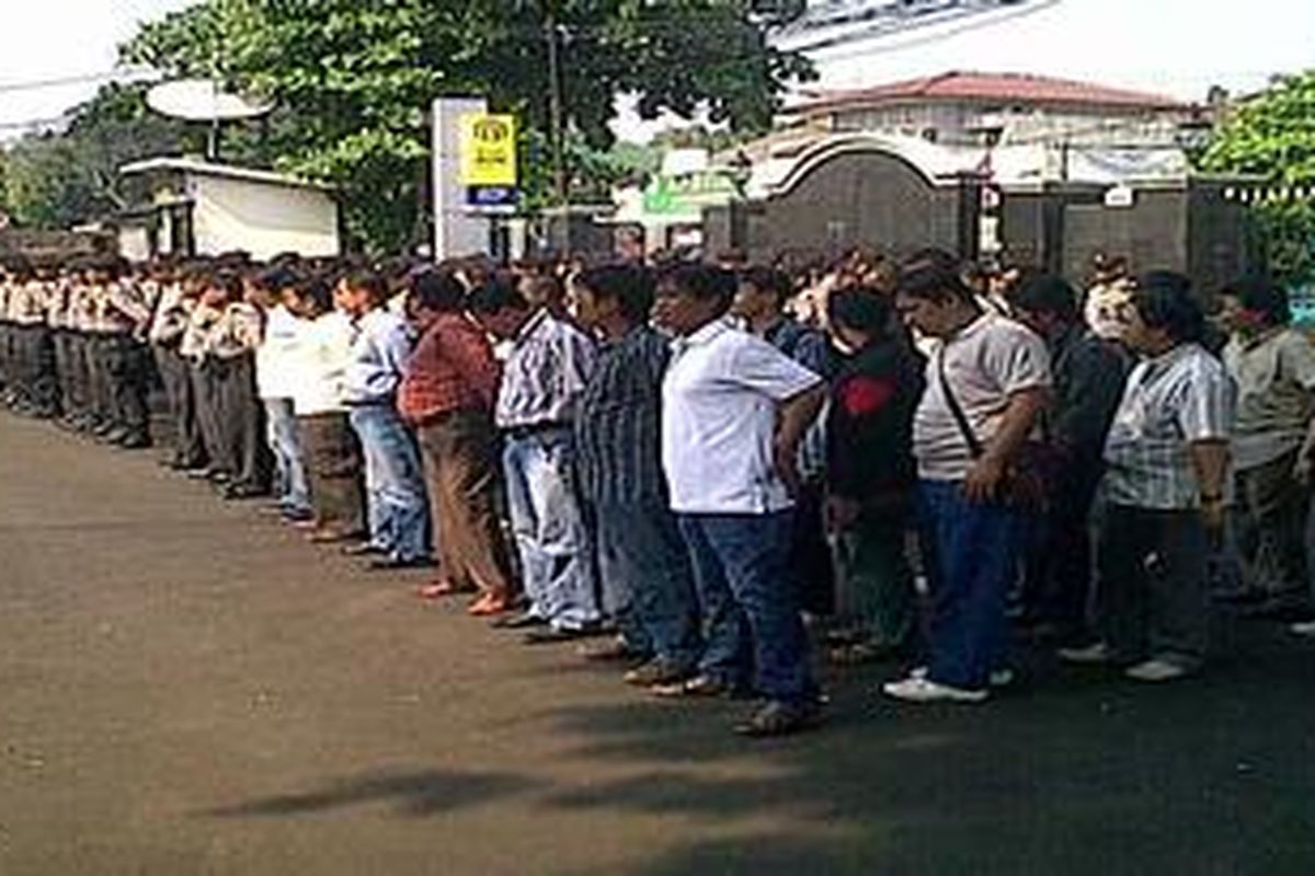 Sekitar 200 personel mengamankan sidang perdana Komjen Susno Duadji di Pengadilan Negeri Jakarta Selatan, Rabu (29/9/2010)