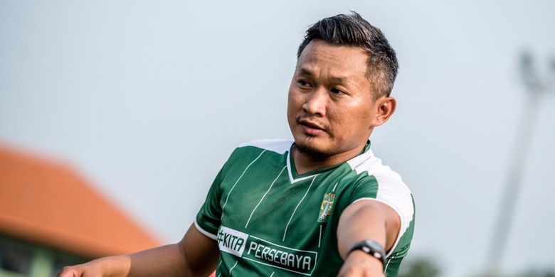 Pelatih timnas putri Indonesia, Rudy Eka Priyambada, saat masih menjadi pelatih fisik Persebaya Surabaya.