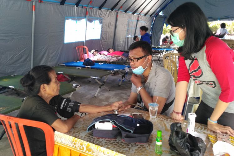 Pengungsi Gunung Agung mulsi mengeluhkan kondisi kesehatan