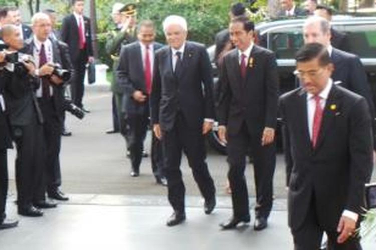 Presiden Joko Widodo menerima kunjungan Presiden Republik Italia, Sergio Mattarella, di Istana Merdeka, Jakarta, Senin (9/11/2015).