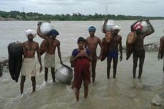 Demi Bersalin di RS, Wanita India Harus Merenangi Sungai 