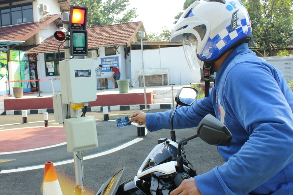 Kartu RFID yang digunakan untuk pengujian SIM Motor