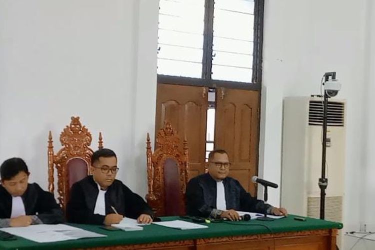 Tim JPU KPK saat sidang perdana Kasus Korupsi pengkondisian hasil pemeriksaan BPK di Pengadilan Negeri Manokwari 
