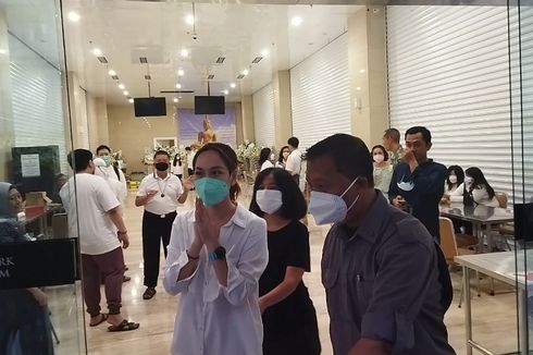 BCL, Andien, hingga Tara Basro Hadiri Prosesi Kremasi Reza Gunawan