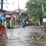 Diguyur Hujan, Sejumlah Jalan di Sukapura Jakut Tergenang Imbas Saluran Tersumbat Sampah