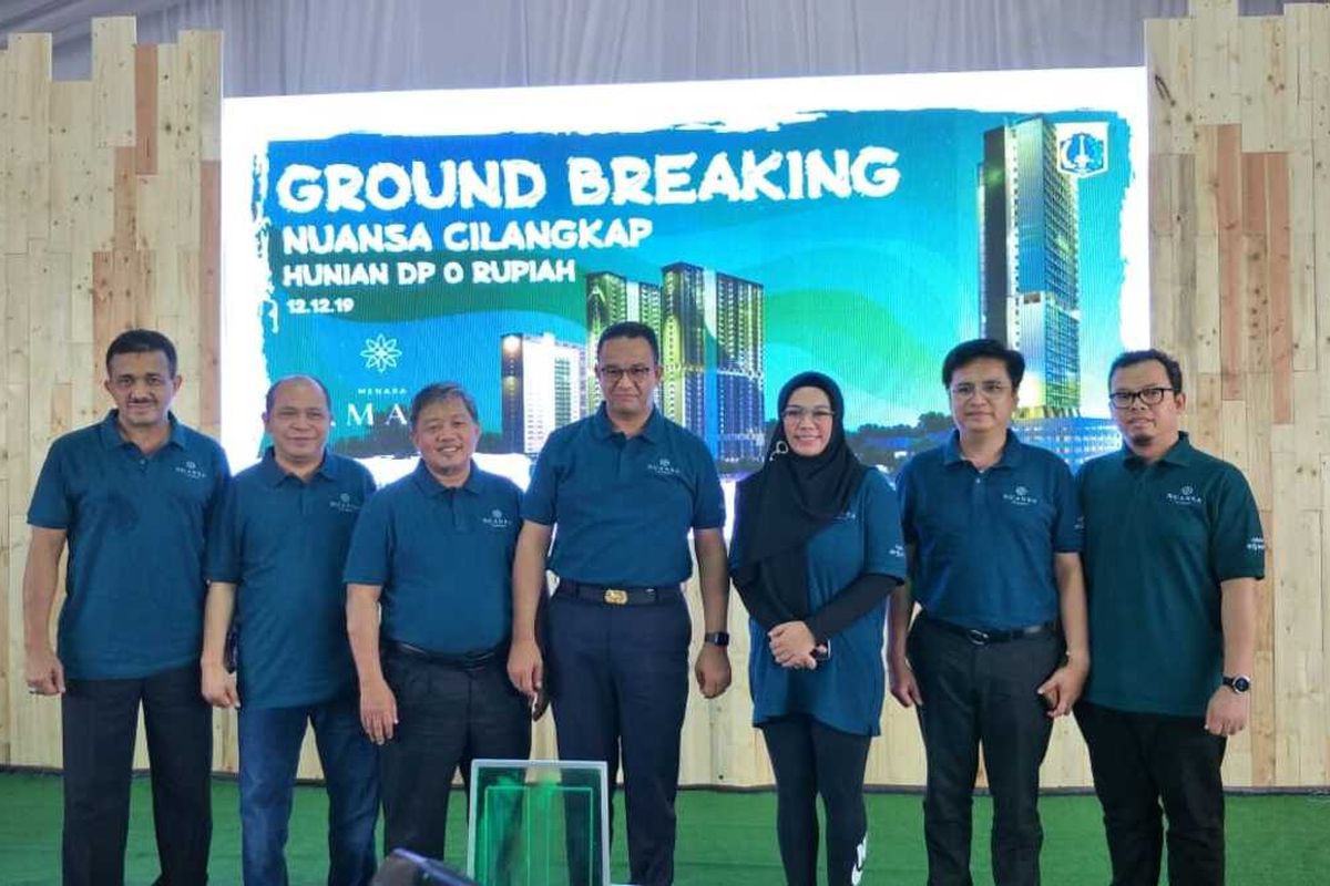 Gubernur DKI Jakarta Anies Baswedan bersama jajarannya saat groundbreaking rumah DP 0 Rupiah di Nuansa Cilangkap, Jakarta Timur, Kamis (12/12/2019).