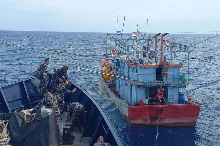 Kementerian Kelautan dan Perikanan (KKP) menertibkan 9 kapal ikan Indonesia (KII) yang melakukan pelanggaran ketentuan perizinan berusaha