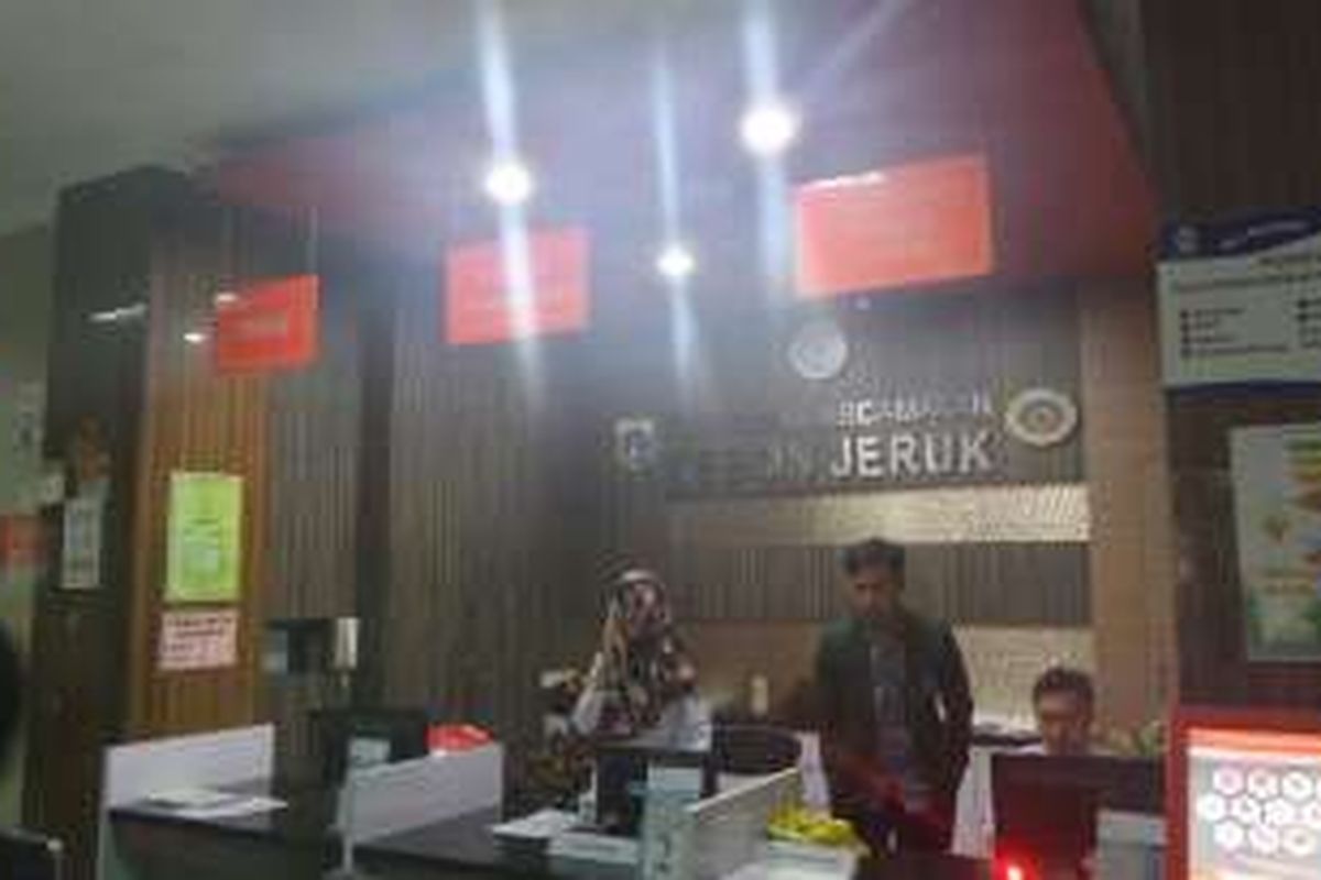 Loket pendaftaran di Puskesmas Kebon Jeruk, Jakarta Barat. 
