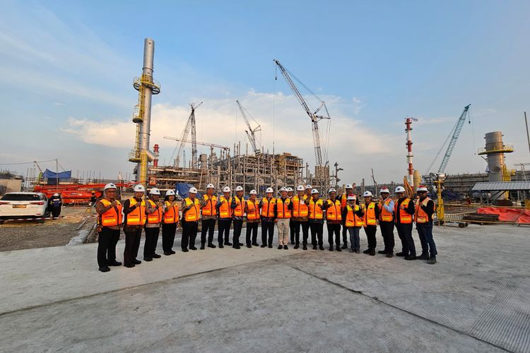 Calon duta besar dan konsulat jenderal, saat diajak Kementerian Luar Negeri RI mengunjungi proyek pembangunan smelter PT Freeport Indonesia (PTFI) di KEK Gresik, Jawa Timur, Rabu (24/5/2023).