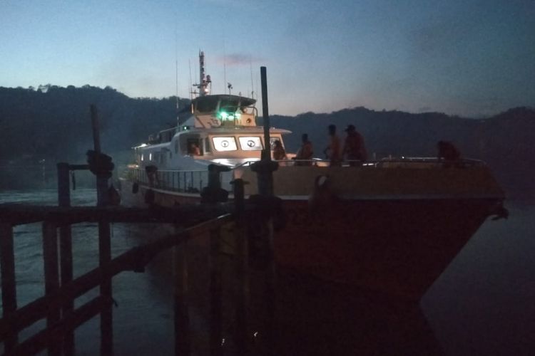Kapal RB 220 Mataram membantu pencarian tujuh korban KM Multi Prima yang masih belum ditemukan.