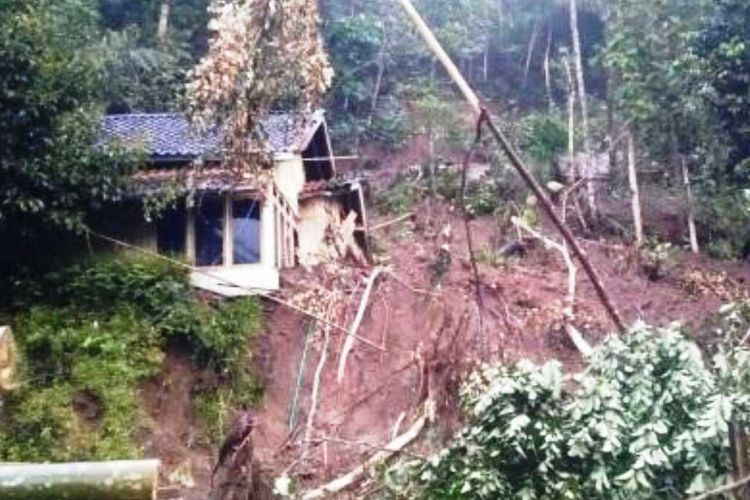 Salah satu dampak bencana banjir di Kabupaten CIanjur, Jawa Baarat, yang masif terjadi dalam sepekan terakhir.