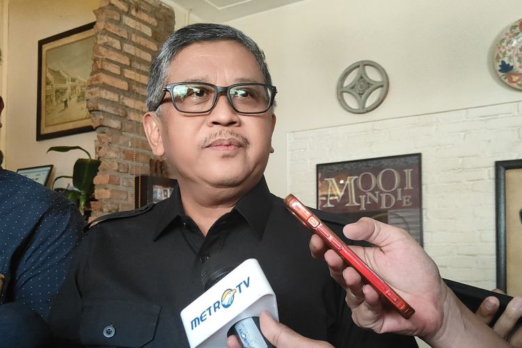 Sekretaris Jenderal PDI-P Hasto Kristiyanto ditemui di kawasan Cikini, Jakarta Pusat, Selasa (2/4/2024).