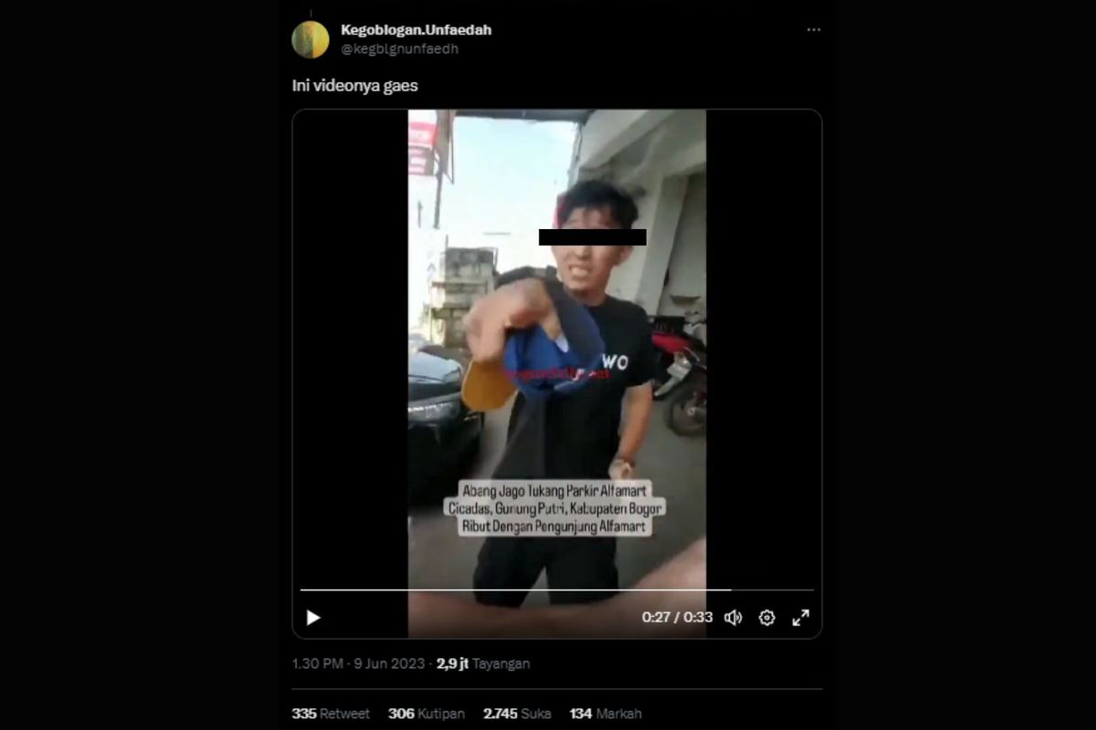Video yang memperlihatkan tukang parkir memukul pelanggan minimarket gara-gara uang Rp 400 beredar di media sosial pada Jumat (9/6/2023).