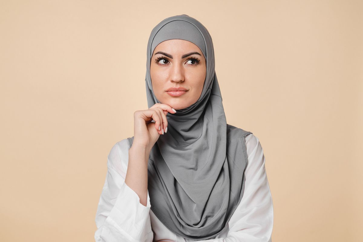 Ilustrasi hijab warna abu-abu