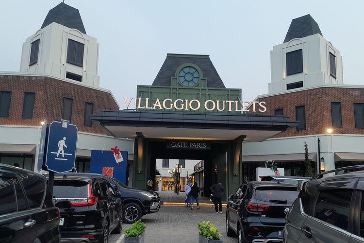 Villaggio Outlets, outlet barang mewah di Karawang, Jawa Barat, Selasa (1/11/2023).