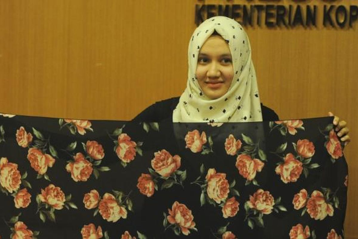 Intan Hapsari (23) Pemilik usaha jilbab Agniya Collection hasil bantuan program Wirausaha Pemula Kementerian Koperasi dan UKM.