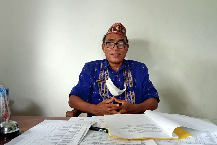 Foto : Kepala Dinas Koperindag Kabupaten Manggarai Barat, Gayentanus Danggur. 