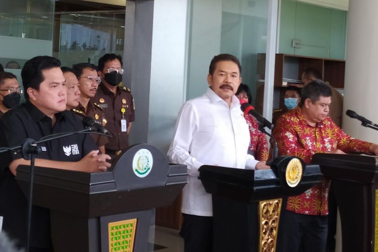 Jaksa Agung Republik Indonesia Sanitiar Burhanuddin dalam konferensi pers di Gedung Kejaksaan Agung, Jakarta, Senin (27/6/2022).